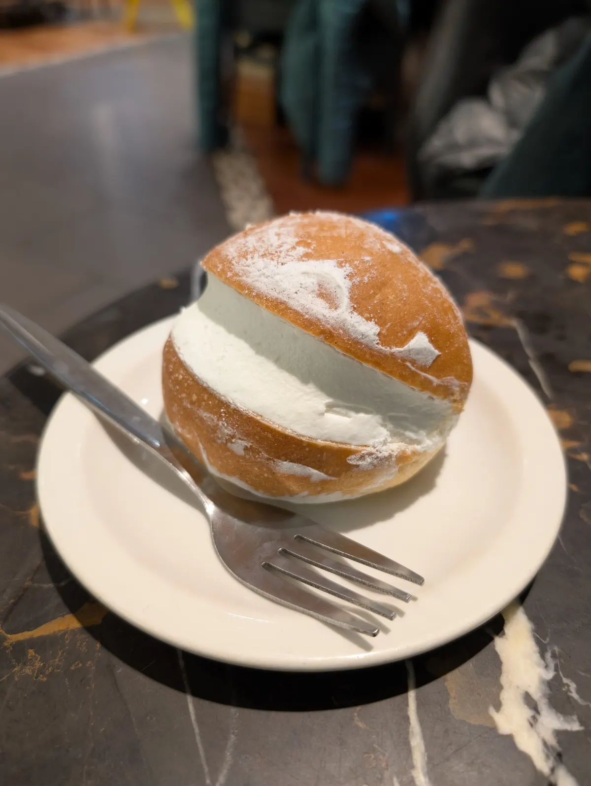 Maritozzo con la panna
